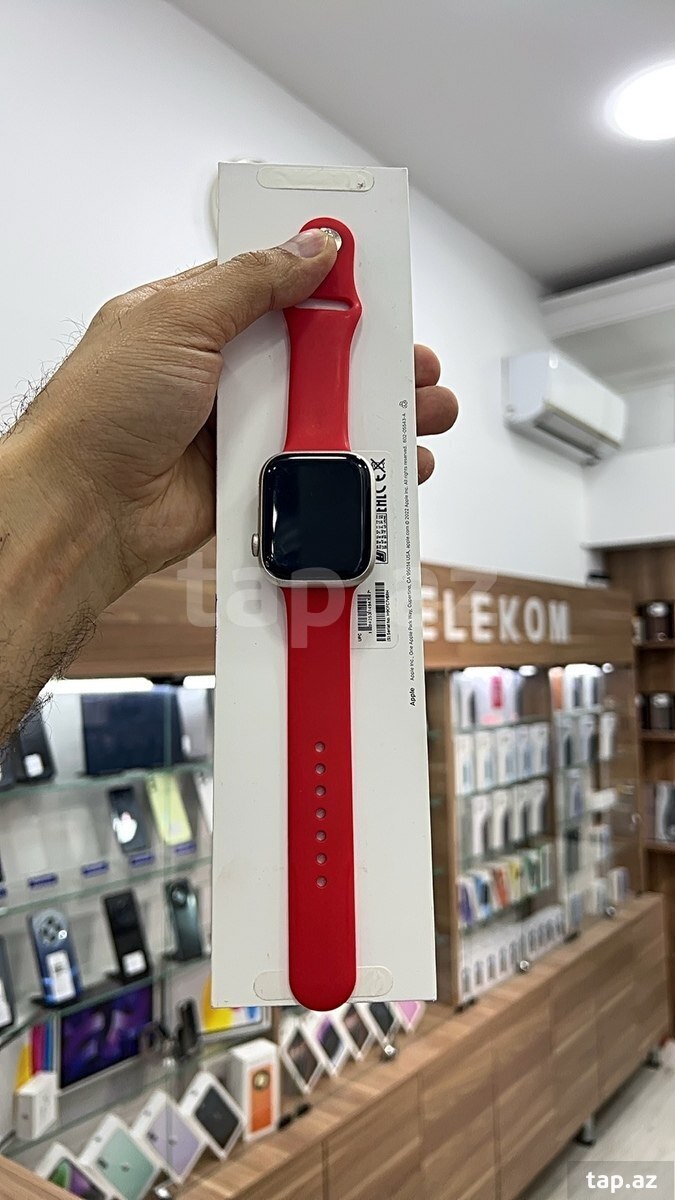 Apple Watch Series 8 Aluminum Silver 45mm (2)