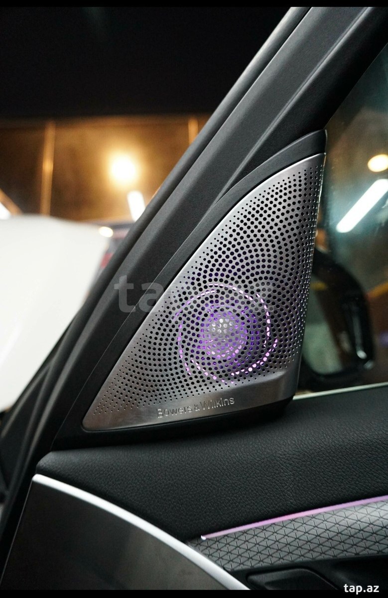 BMW G30 Bowers & Wilkins işıqlı dinamik üzlükləri