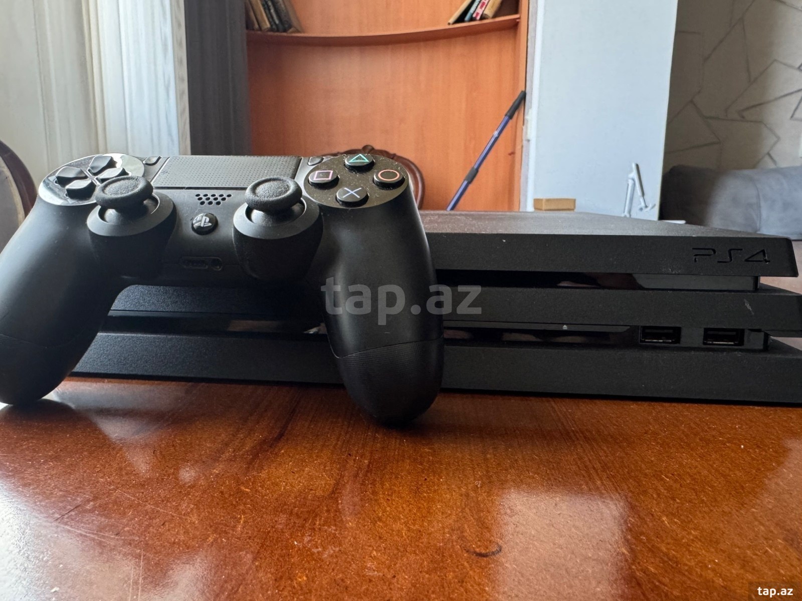 Playstation 4 PRO 1TB (3)