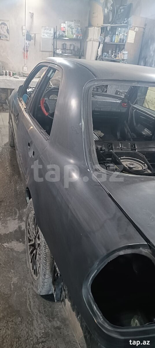 Mercedes E 220, 1999 il (2)