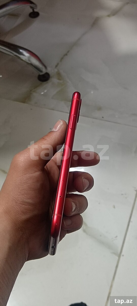 Apple iPhone 11 Red 256GB/4GB (2)