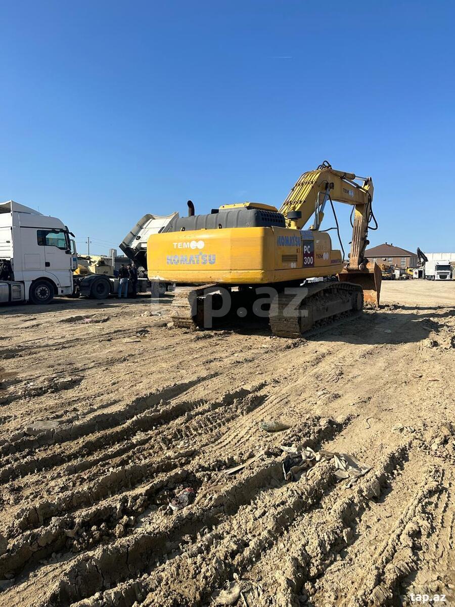 Ekskavator Komatsu, 2008 il (2)