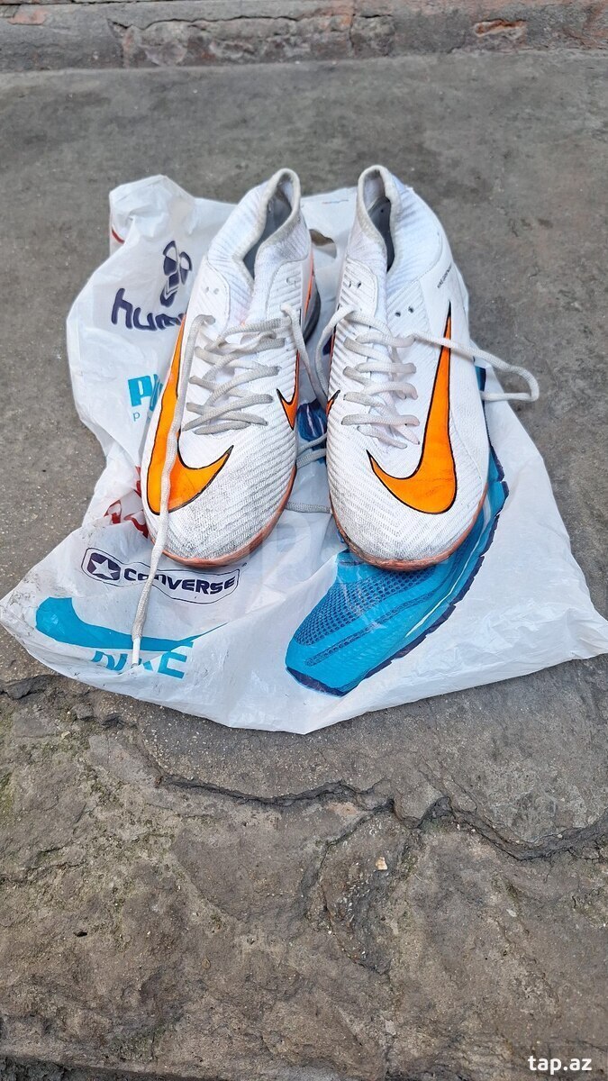 Nike futbol ayaqqabısı 
