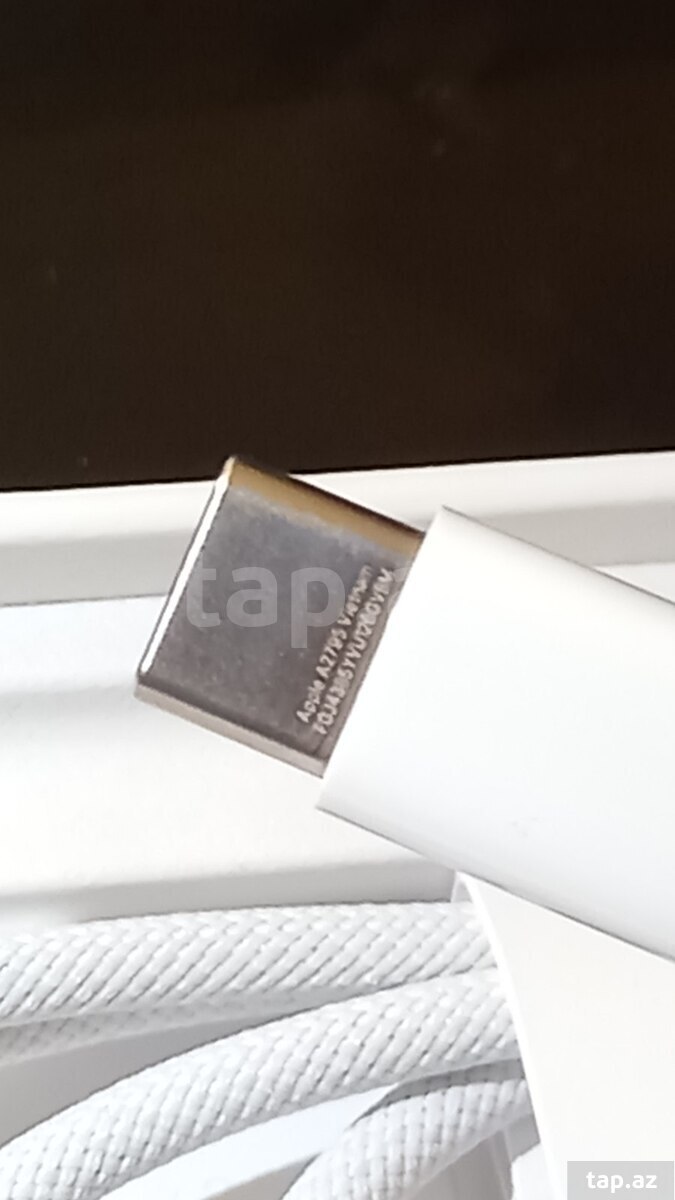 Apple iPhone 17 Pro Max USB şarj kabeli (2)