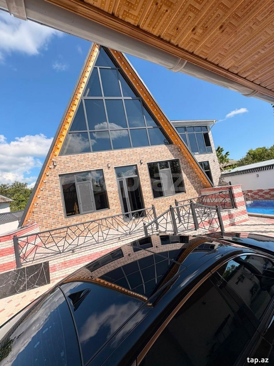Villa, Qəbələ r.