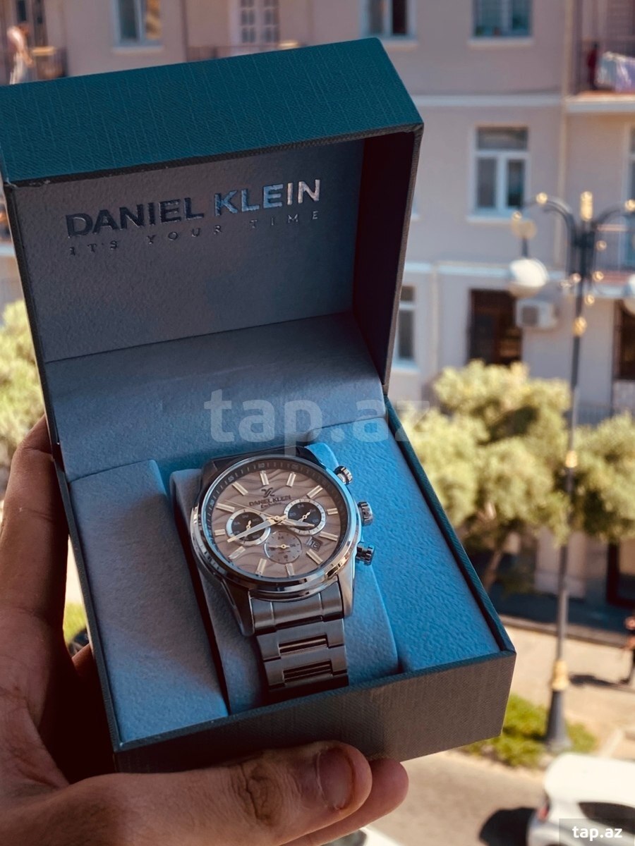 Qol saatı Daniel Klein