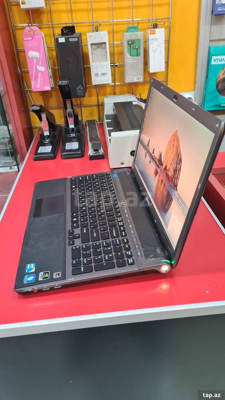 Noutbuk Sony Vaio VPCF1 (8)