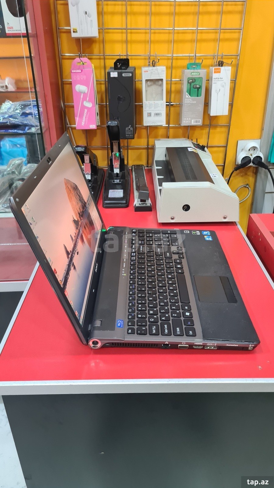 Noutbuk Sony Vaio VPCF1 (10)