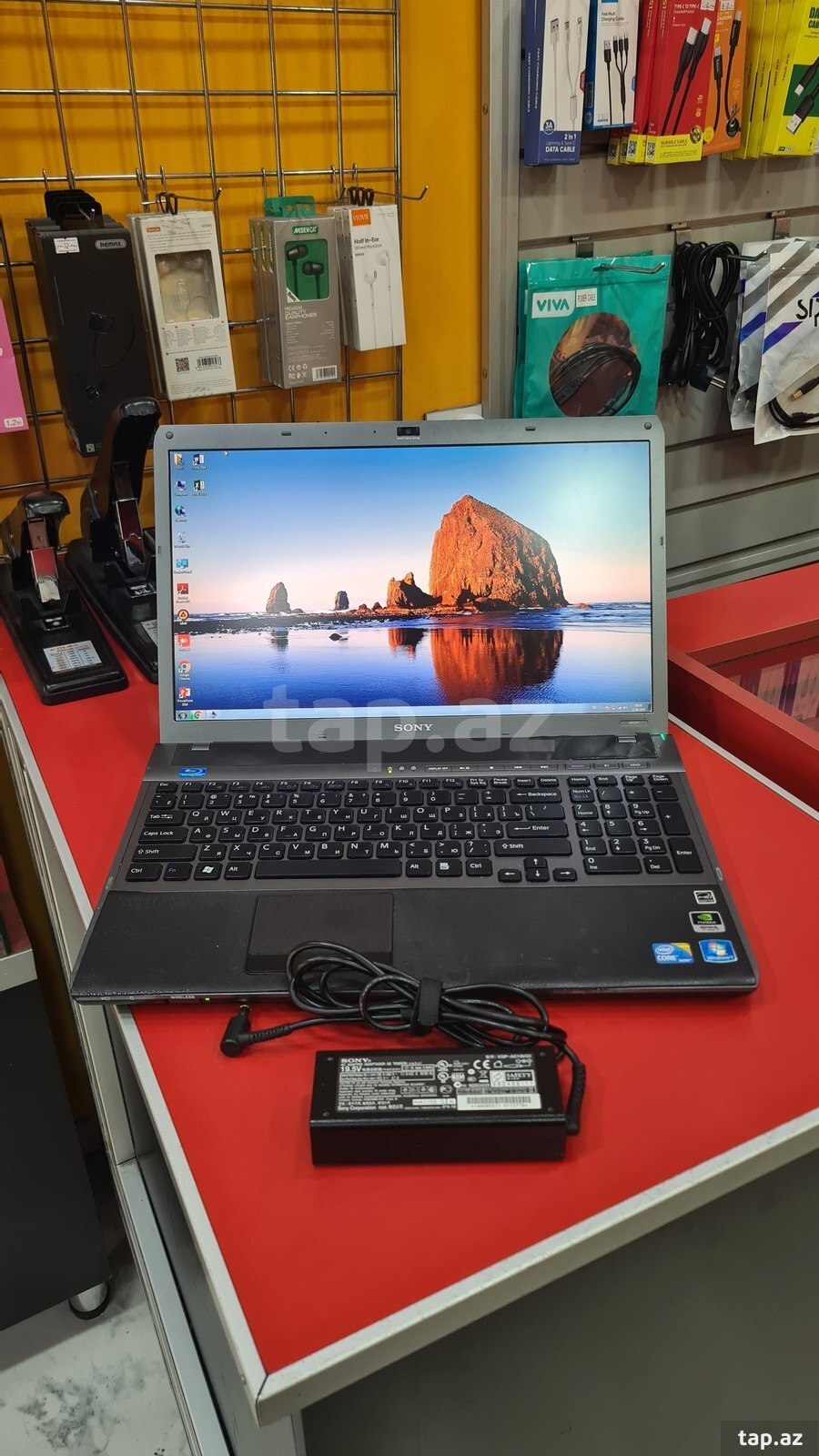 Noutbuk Sony Vaio VPCF1 (2)