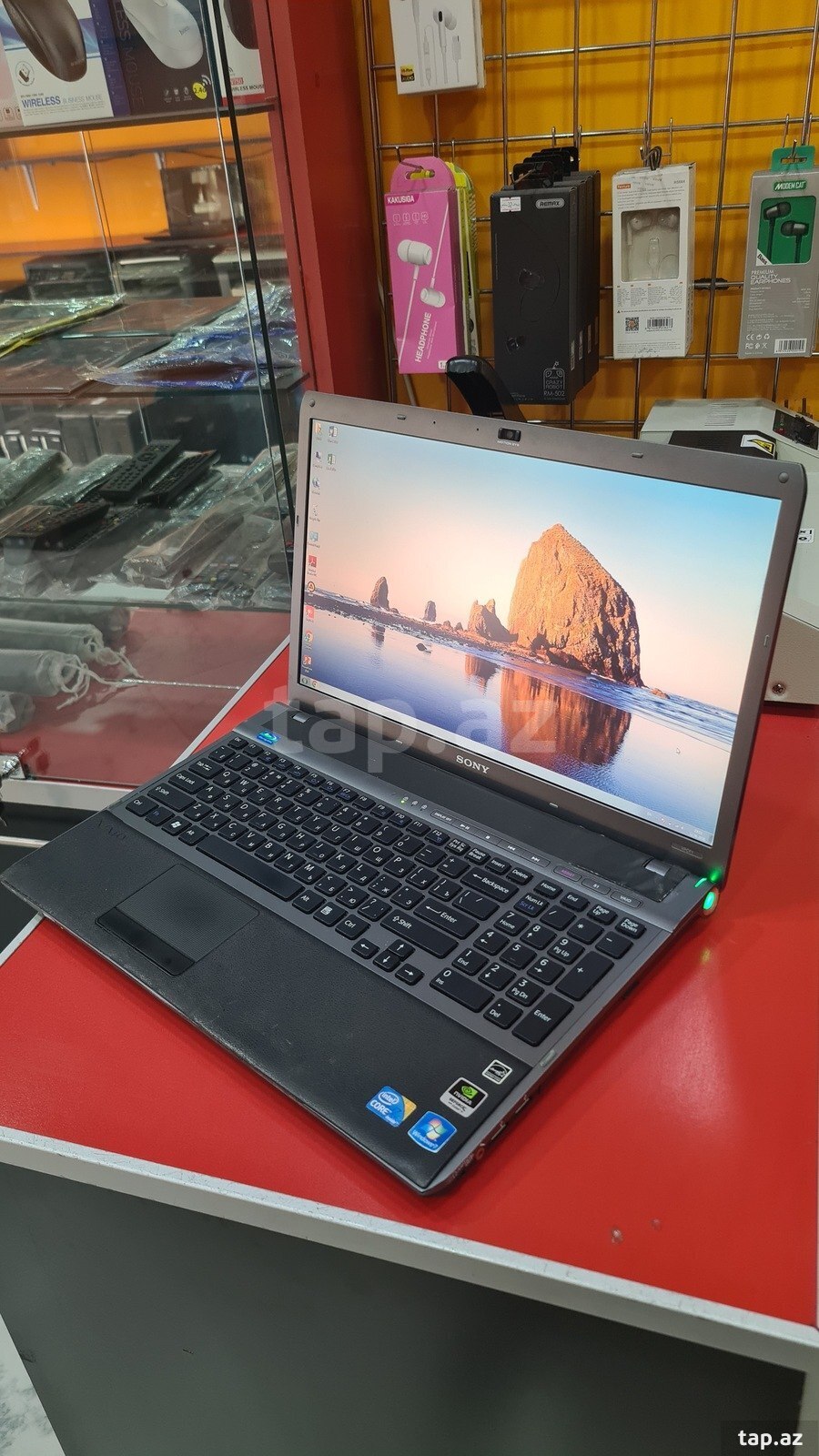 Noutbuk Sony Vaio VPCF1 (4)