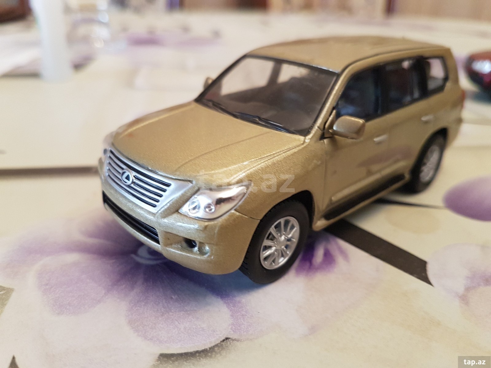 Lexus 570, Volvo 90, Mercedes 190 modeli (7)