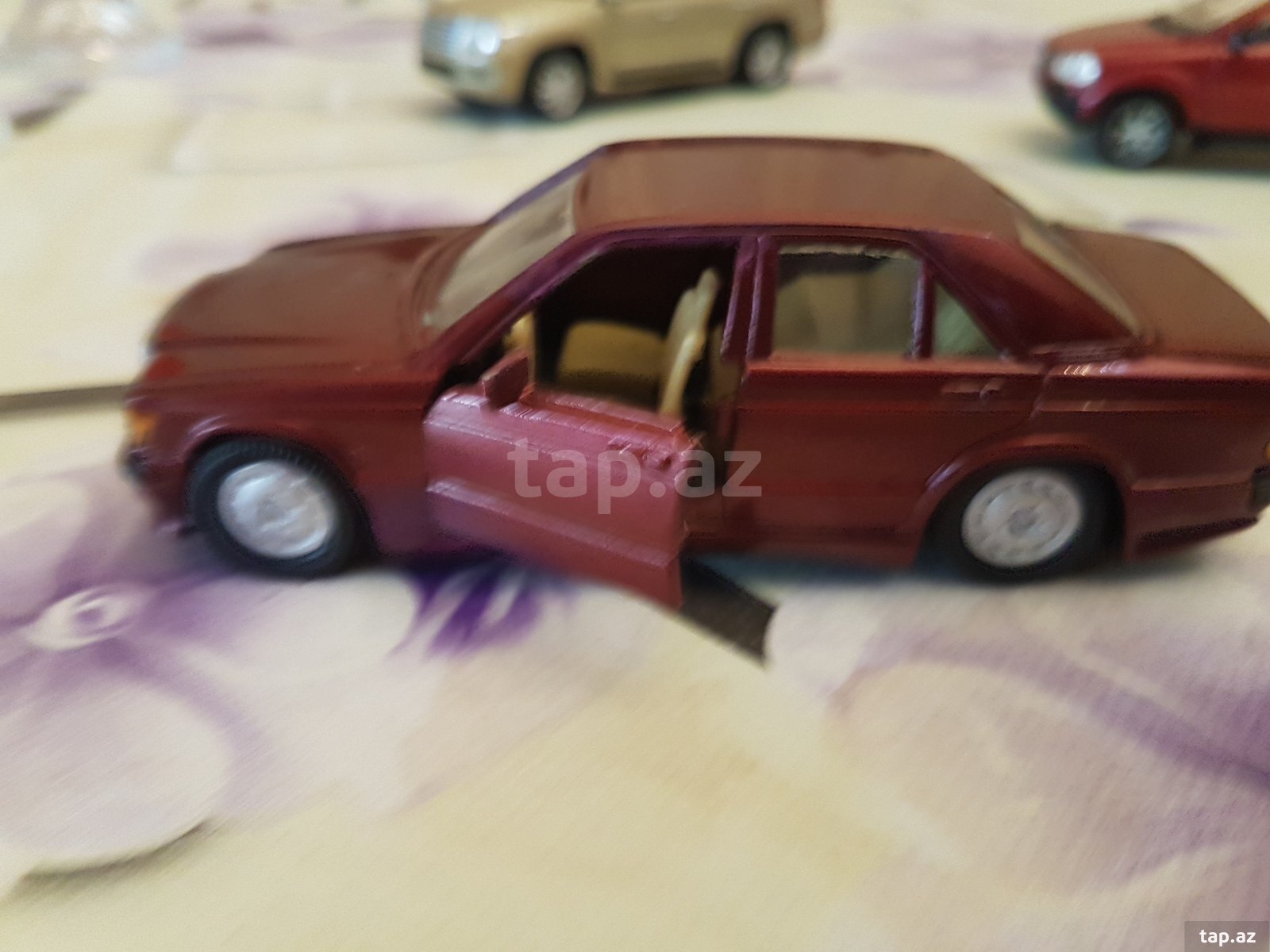 Lexus 570, Volvo 90, Mercedes 190 modeli (4)