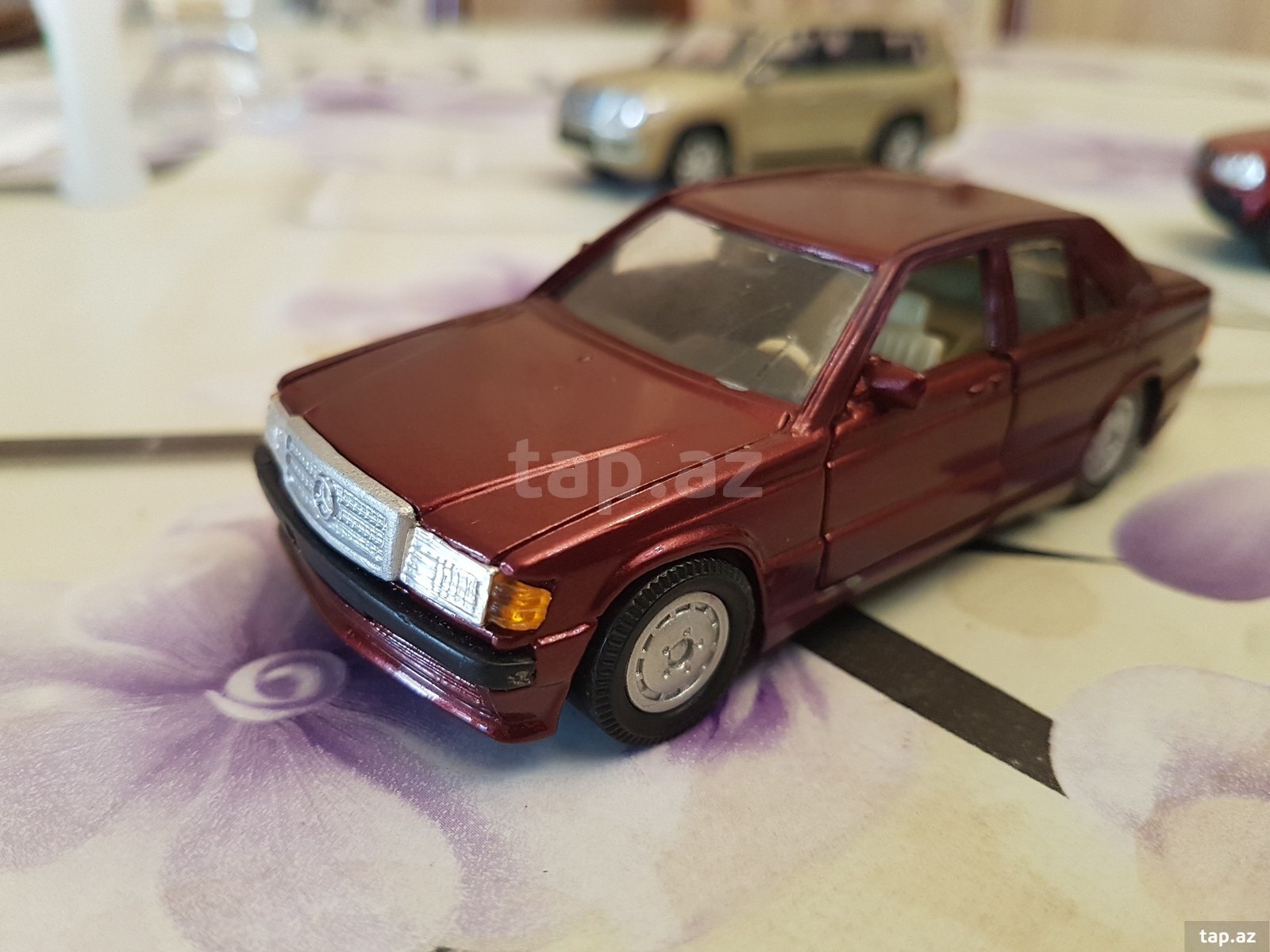 Lexus 570, Volvo 90, Mercedes 190 modeli (6)