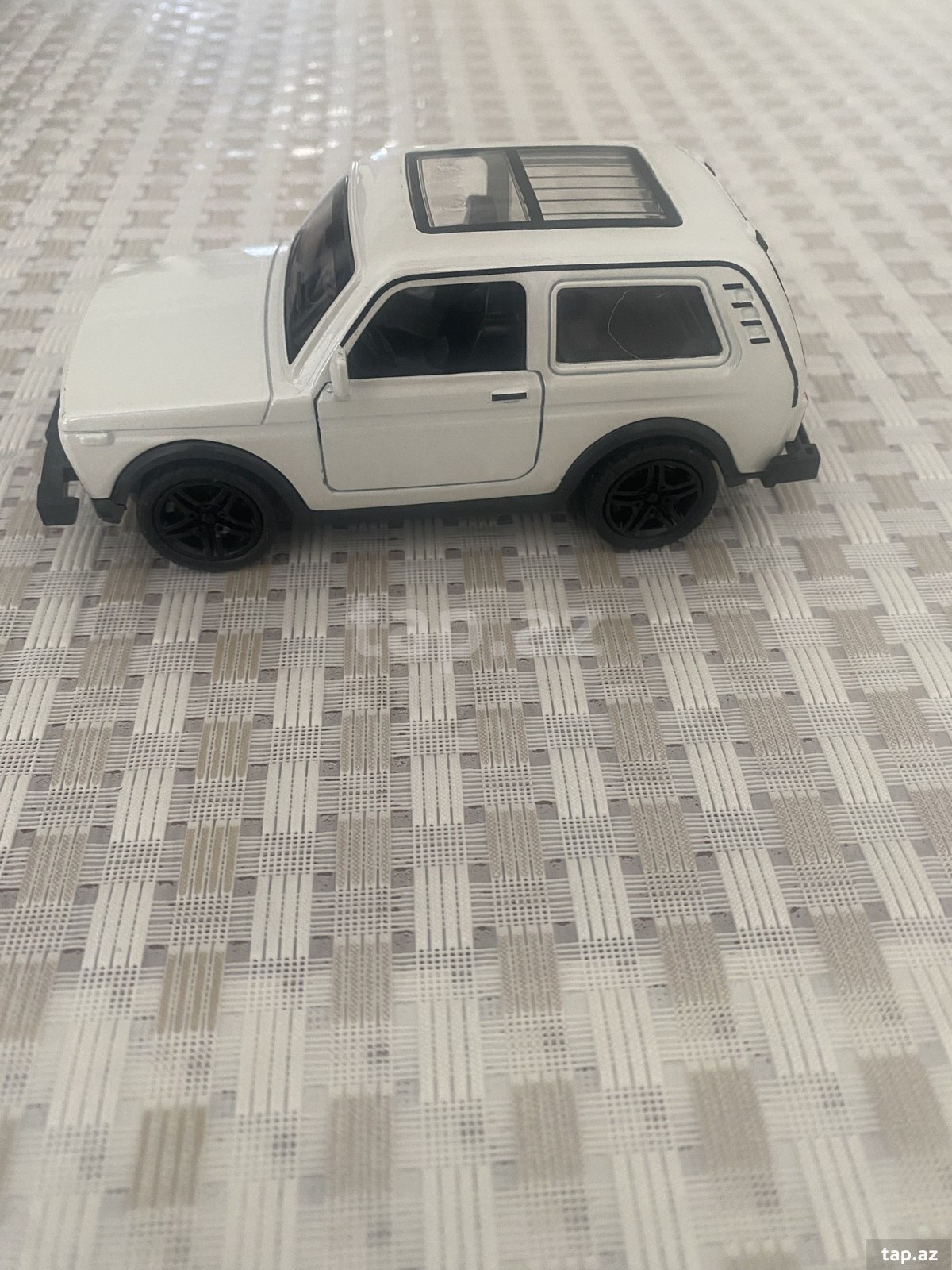 Oyuncaq maşınlar (10)