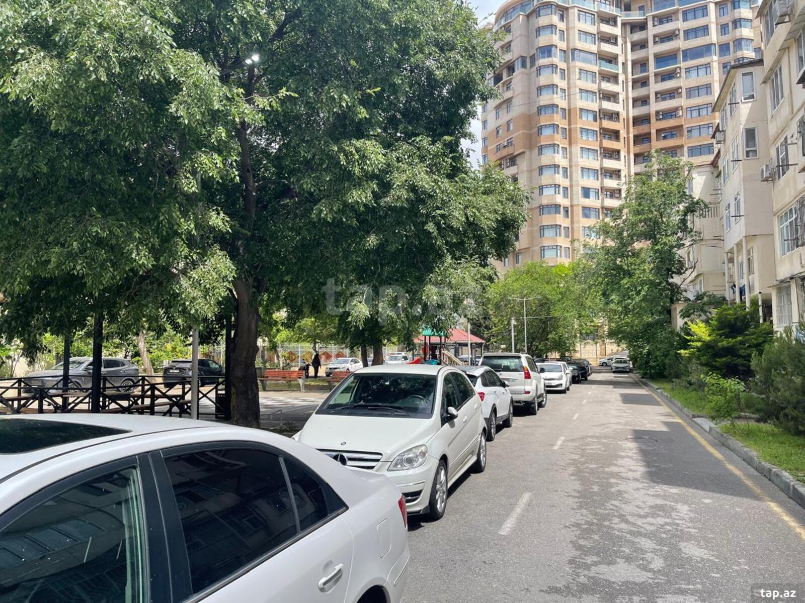2-otaqlı mənzil kirayə verilir, E.Akademiyası m., 50 m²