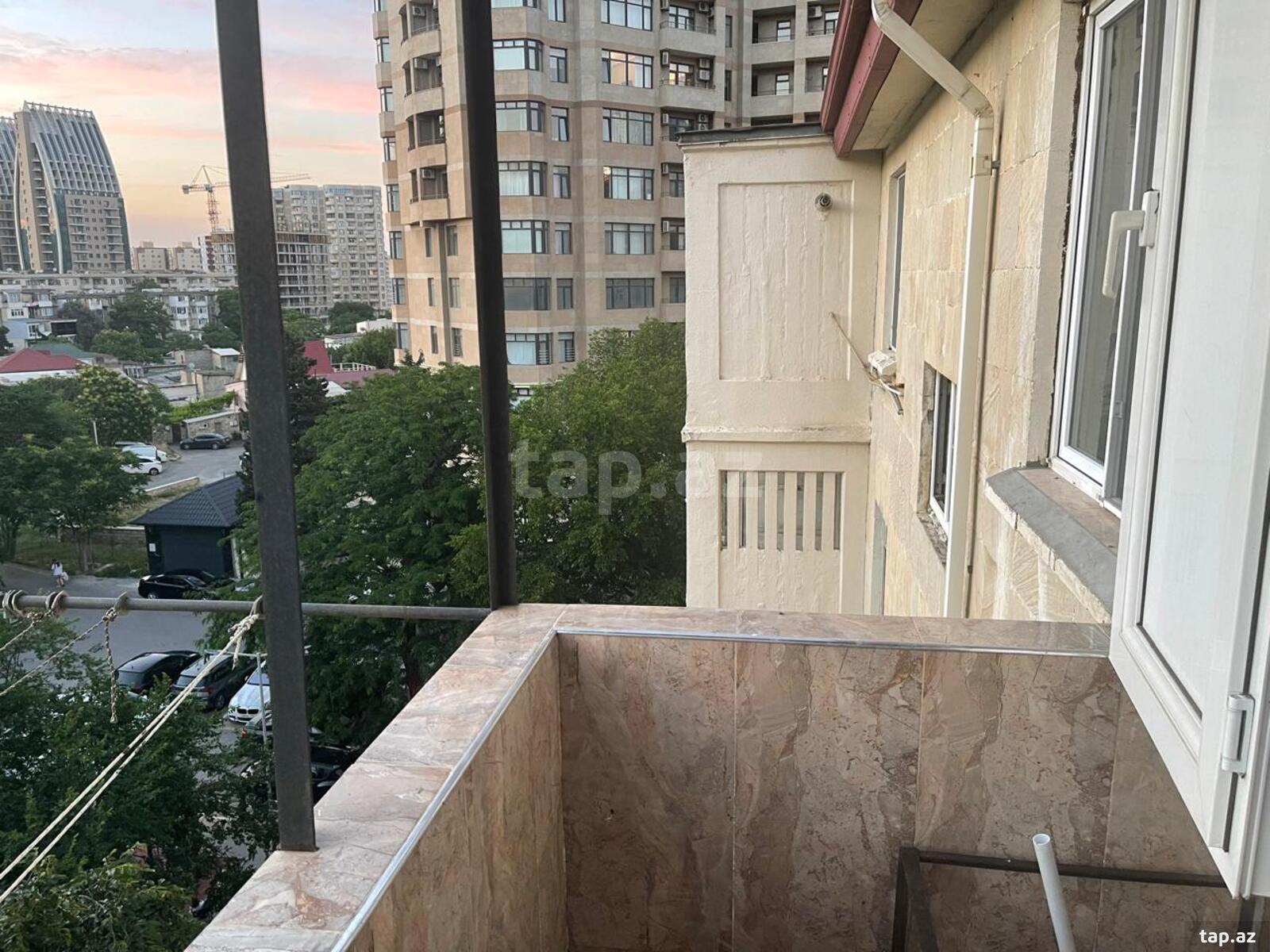 2-otaqlı mənzil kirayə verilir, E.Akademiyası m., 50 m² (25)