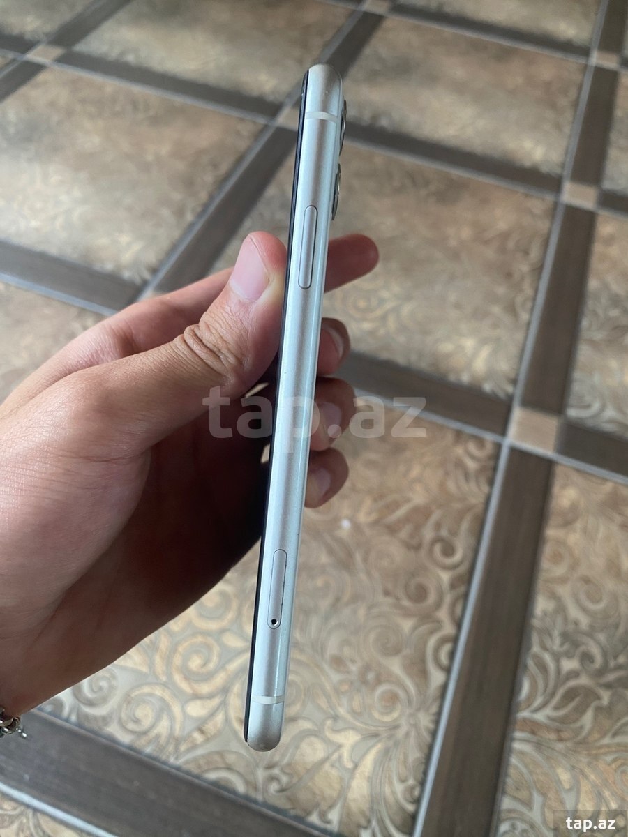 Apple iPhone 11 White 128GB/4GB (4)