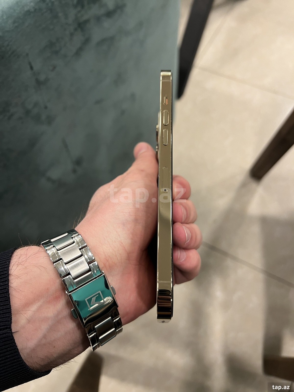 Apple iPhone 12 Pro Max Gold 256GB/6GB (3)