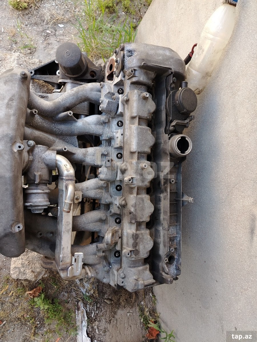 Mercedes W210 mühərrik başlığı (2)