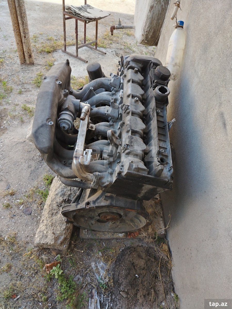 Mercedes W210 mühərrik başlığı (4)