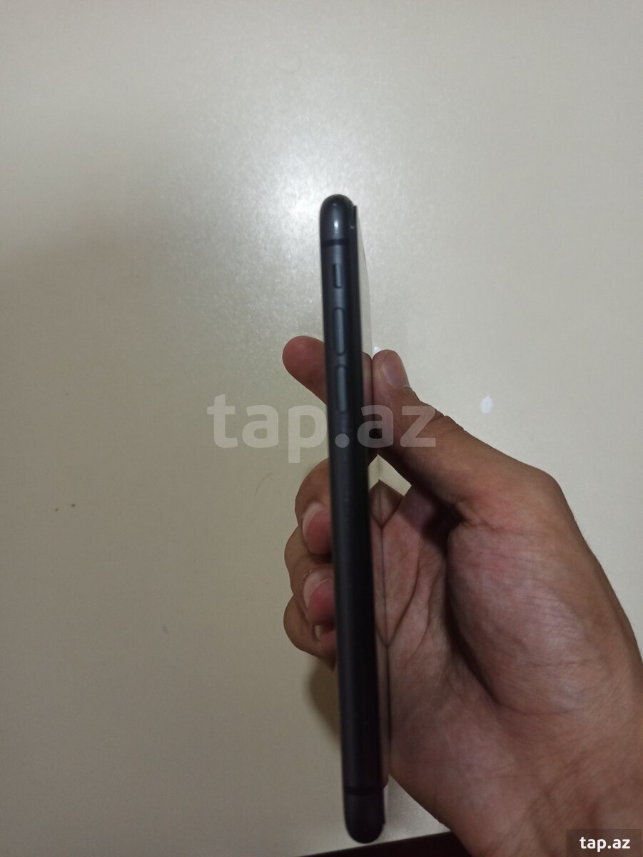 Apple iPhone 11 Black 64GB/4GB (5)