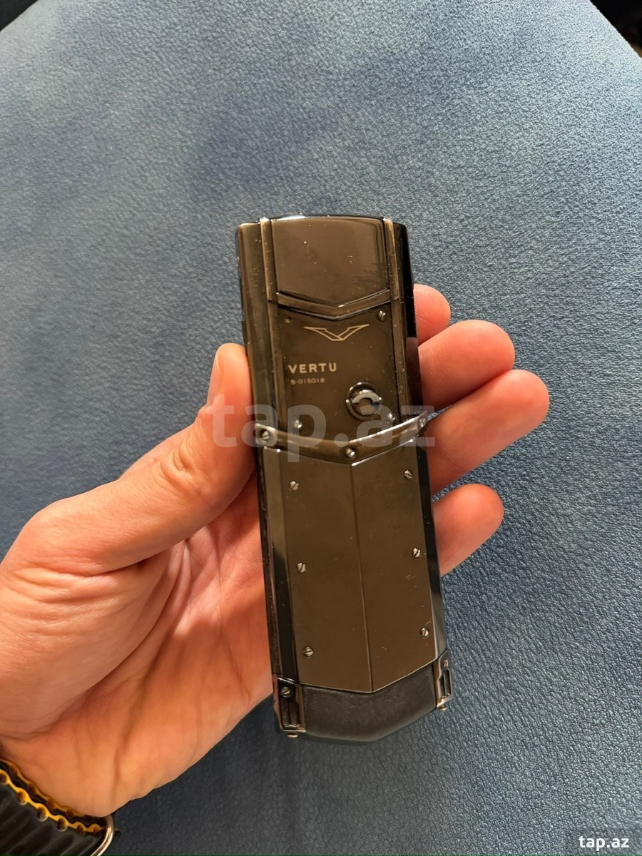 Vertu Signature S Design Pure Black 4GB (2)