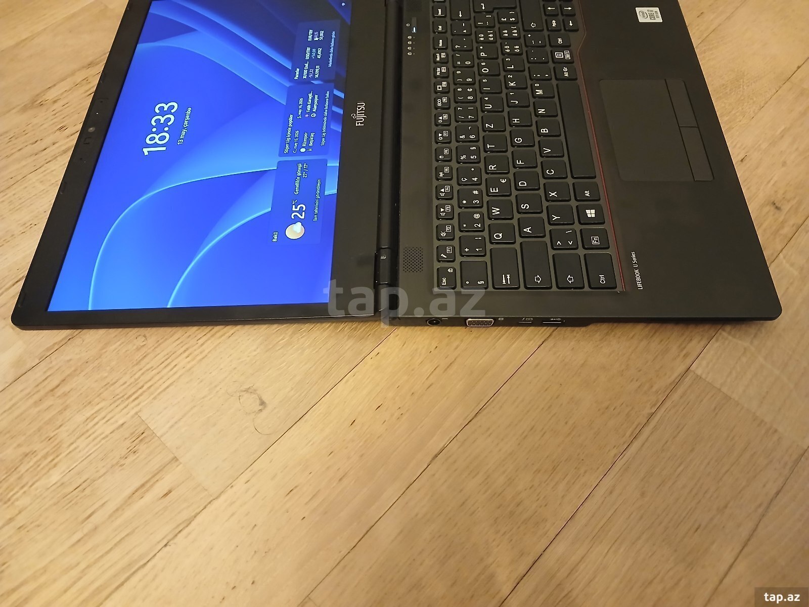 Noutbuk Fujitsu LifeBook-U7410 (8)