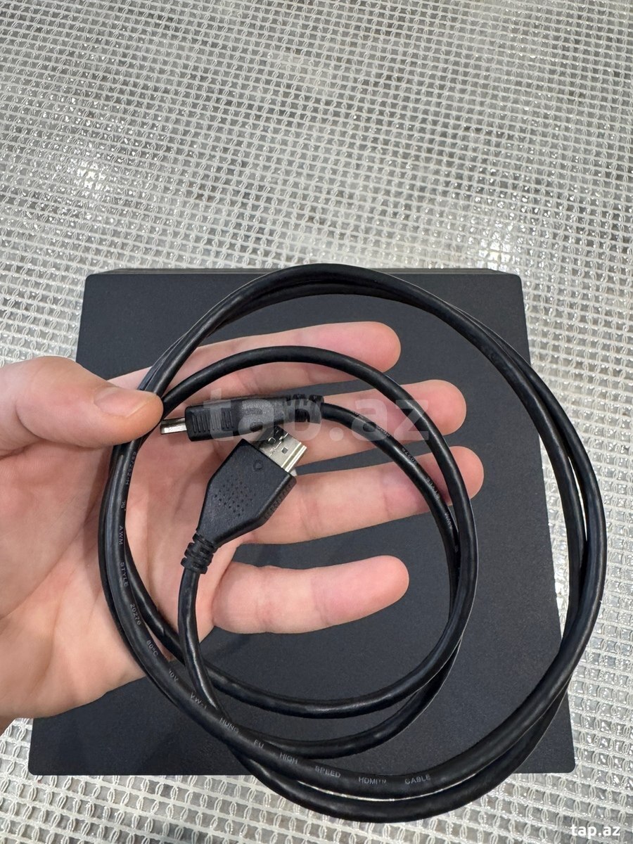 PlayStation 4 Pro 1TB  (6)