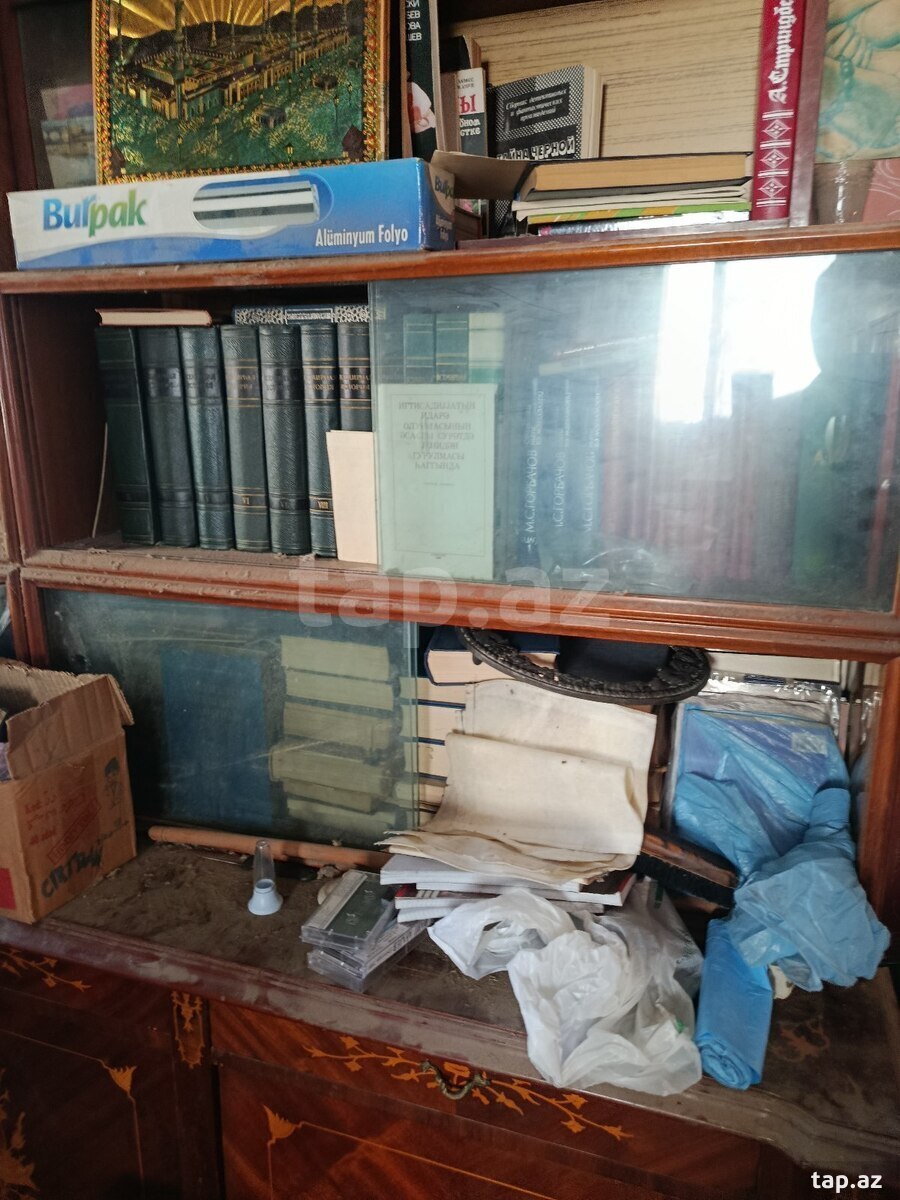 Kitab rəfləri (2)