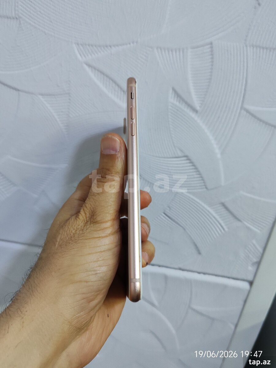 Apple iPhone 8 Plus Gold 64GB (3)