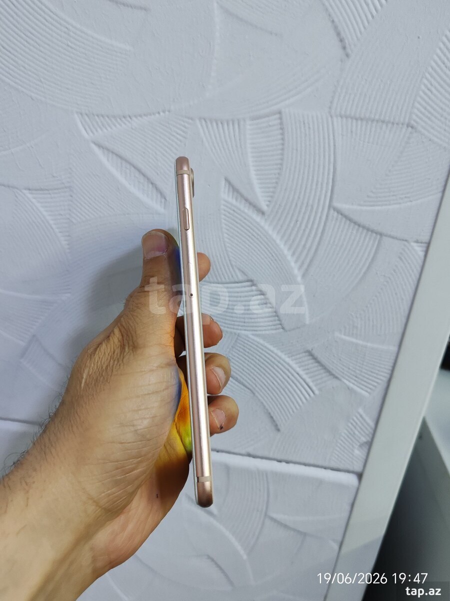 Apple iPhone 8 Plus Gold 64GB (6)
