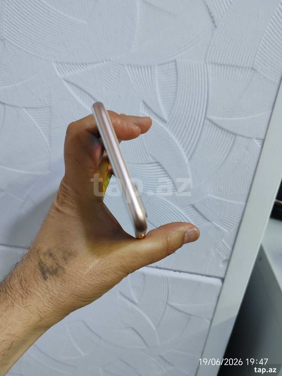 Apple iPhone 8 Plus Gold 64GB (5)