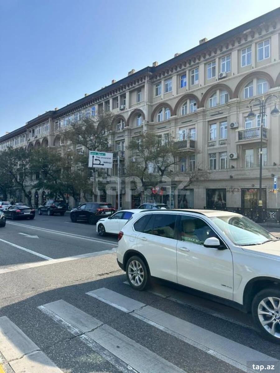 3-otaqlı mənzil, Bakıxanov küç., 92 m²