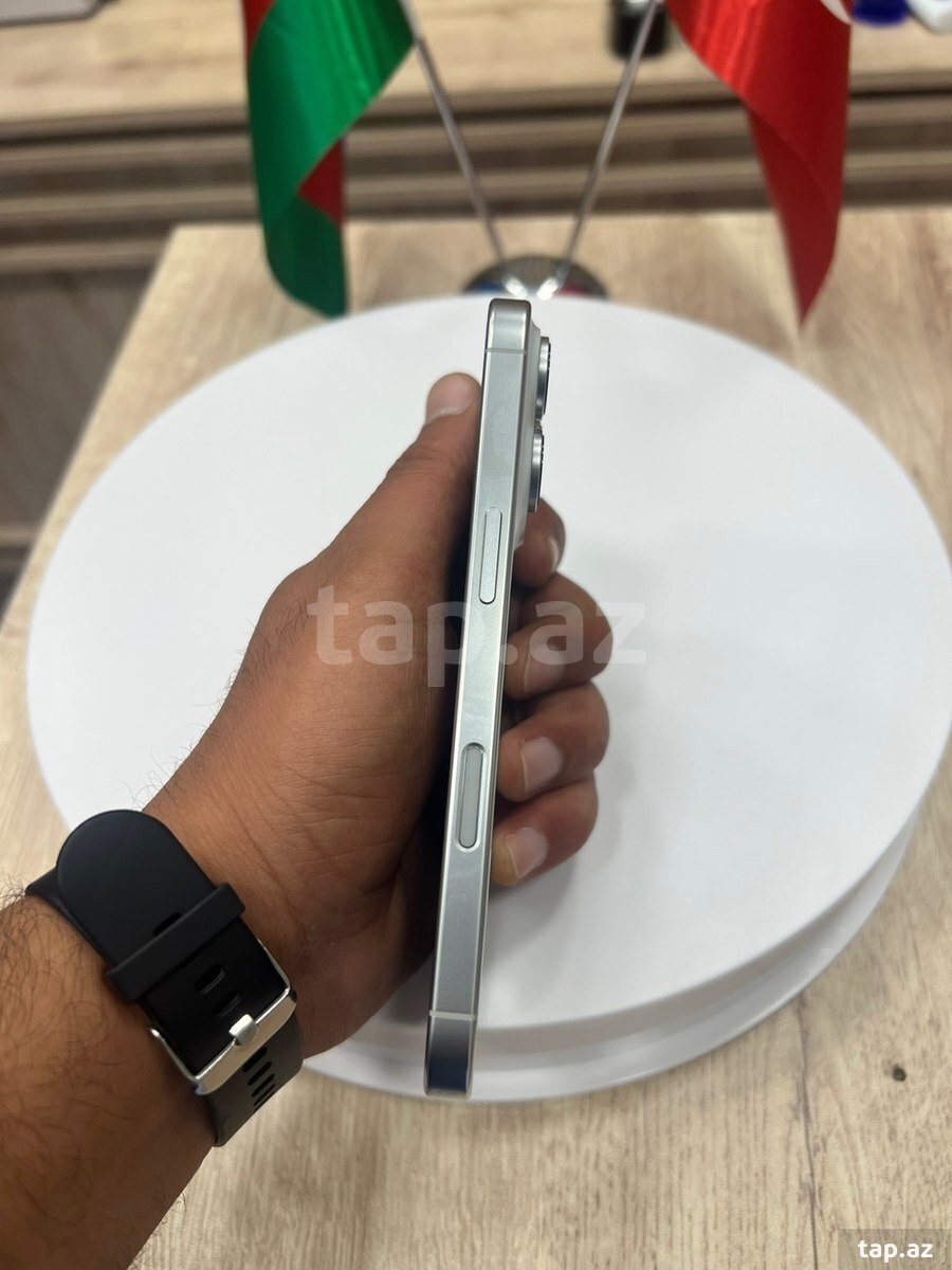 Apple iPhone 16 Pro White Titanium 256GB/8GB (4)