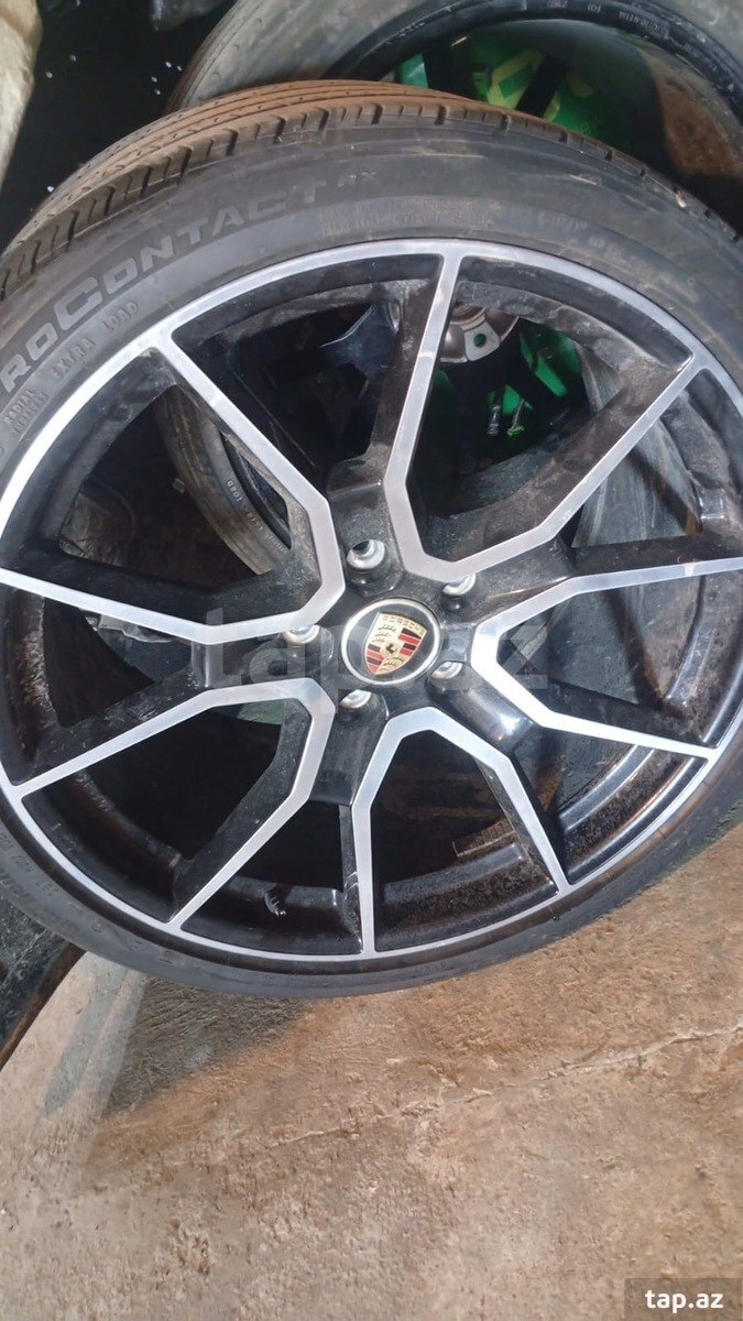 Porsche Taycan təkərləri 305/30 R21