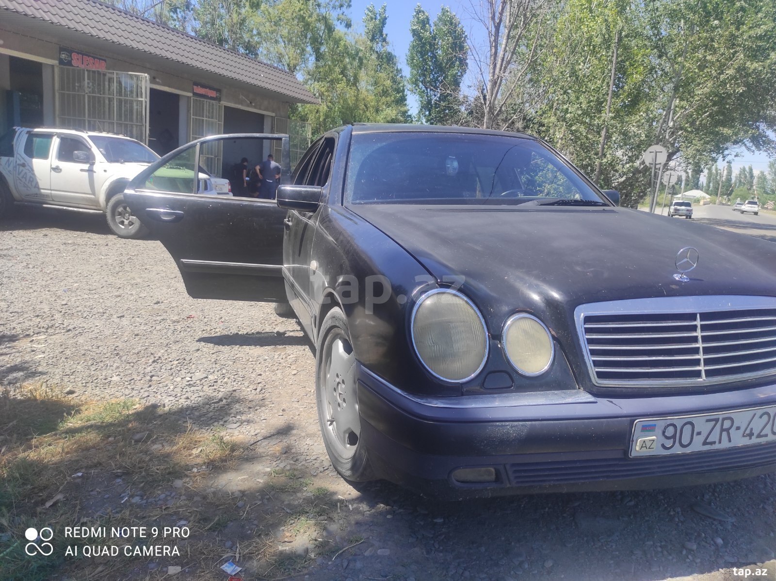 Mercedes E 220, 1997 il (12)