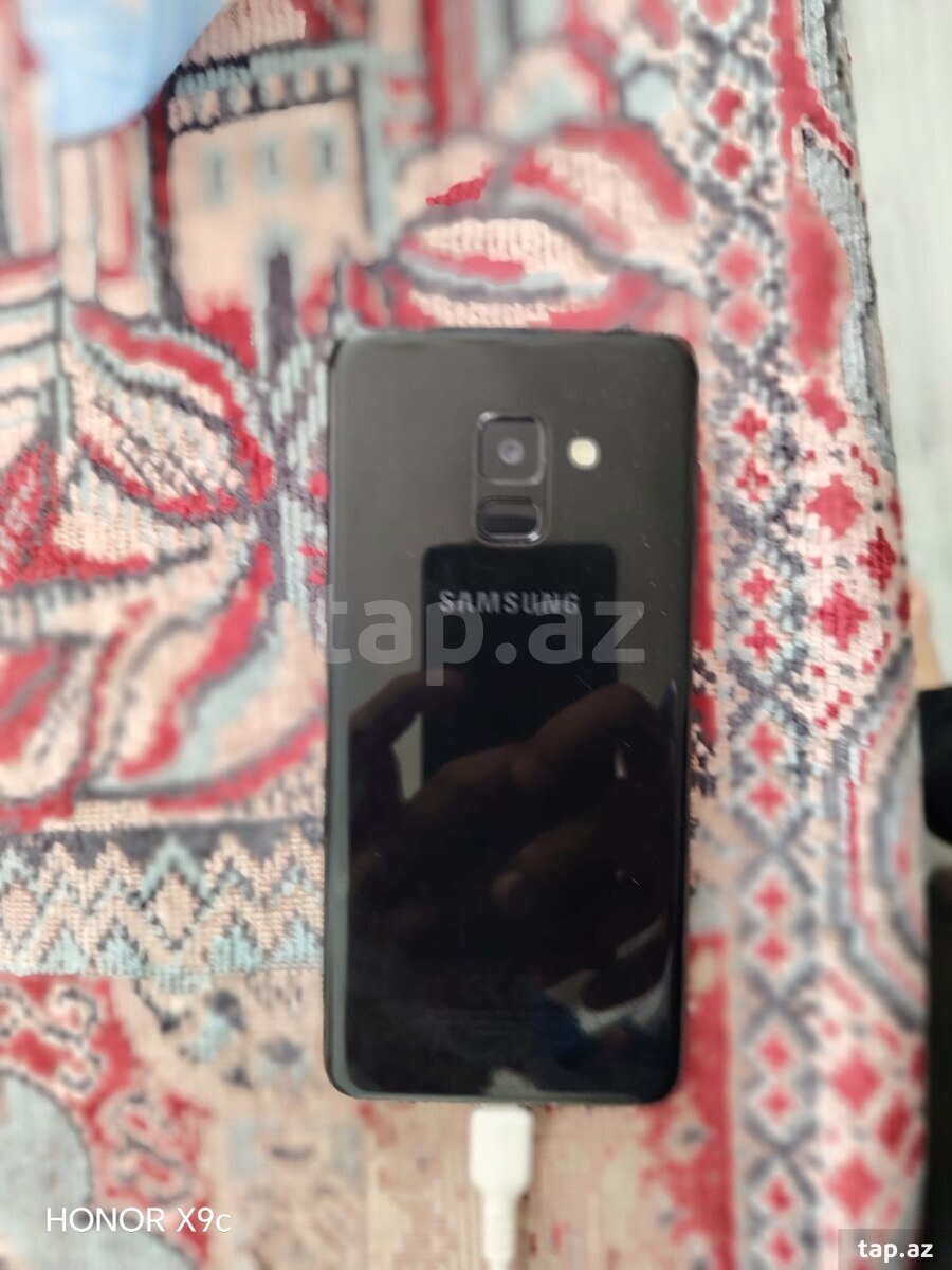 Samsung Galaxy A8 (2018) Black 32GB/4GB (2)