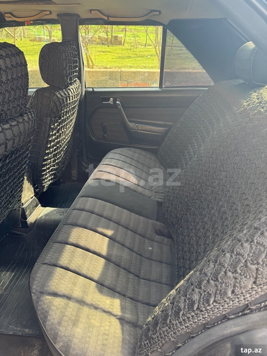 Mercedes 190, 1991 il (8)