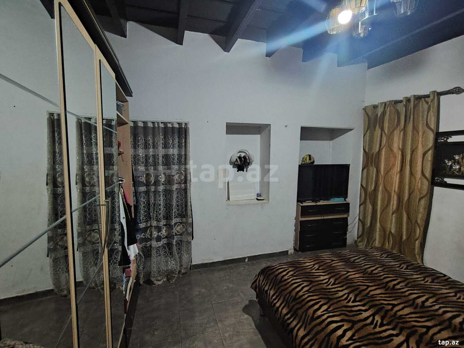 Həyət evi, Corat qəs. (18)