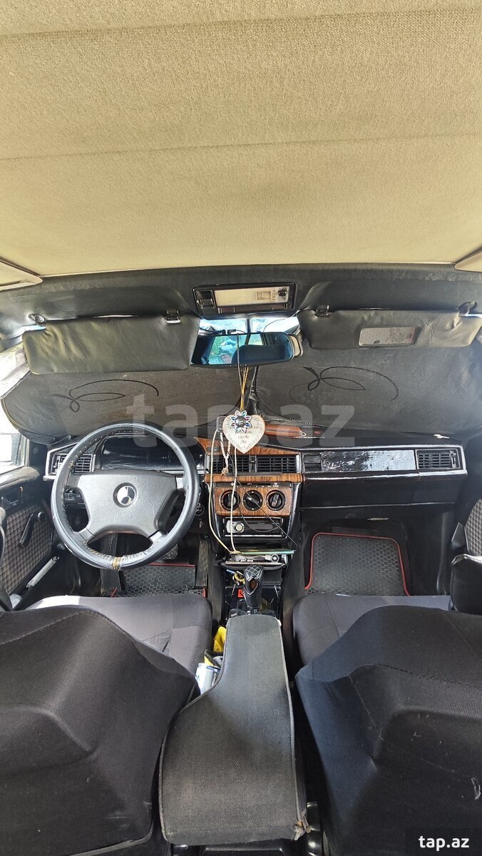 Mercedes 190, 1992 il (4)