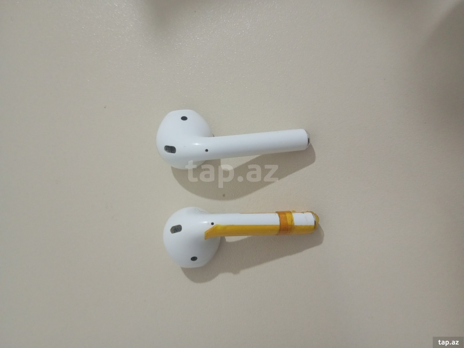 AirPods (2)