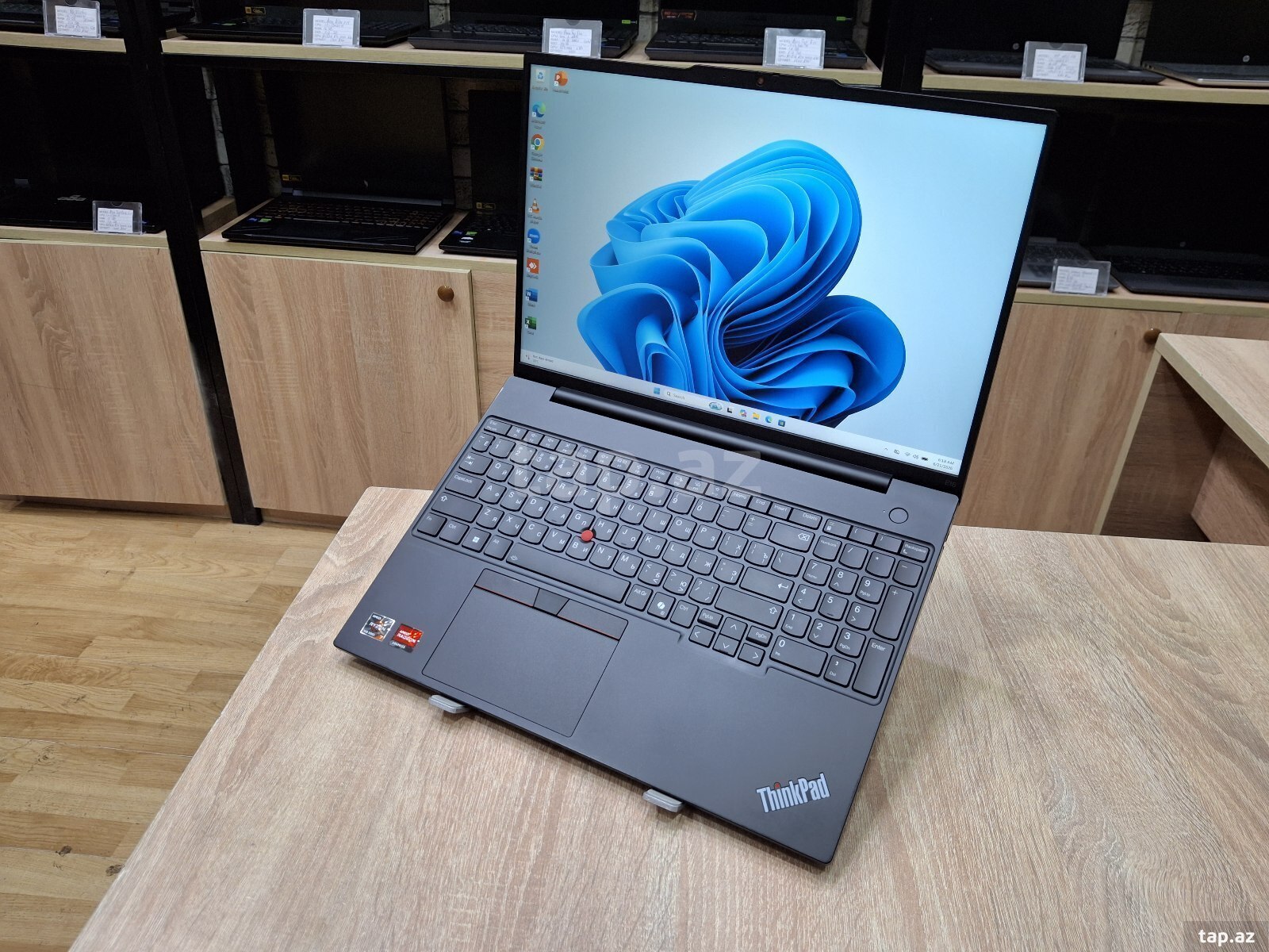 Noutbuk Lenovo Thinkpad E16 Ryzen 7 7735HS (2)