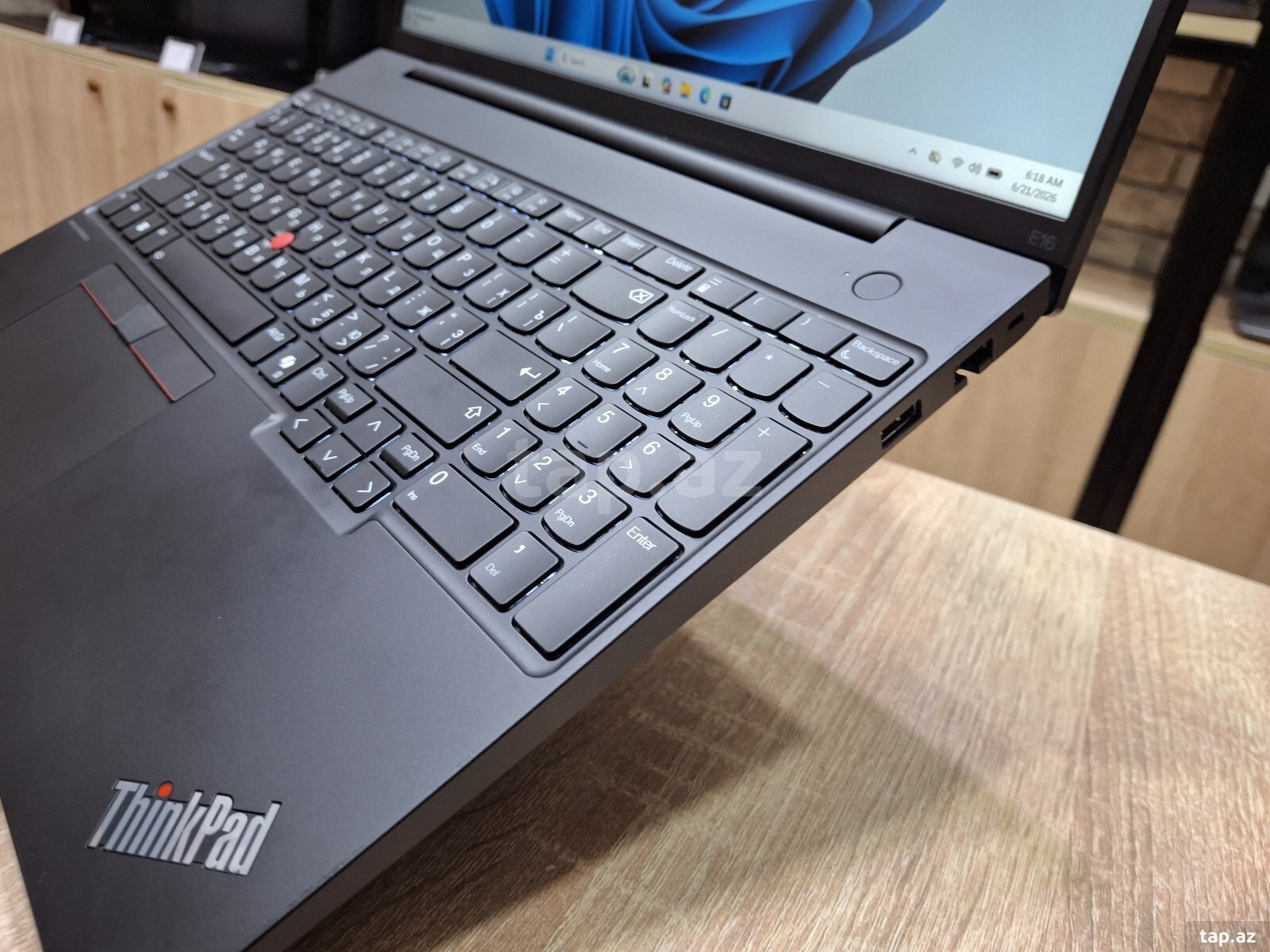 Noutbuk Lenovo Thinkpad E16 Ryzen 7 7735HS (5)