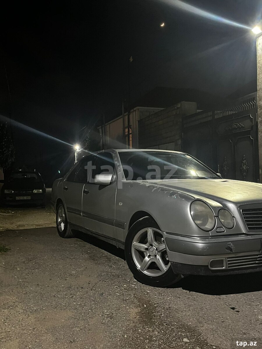 Mercedes E 320, 1996 il (9)