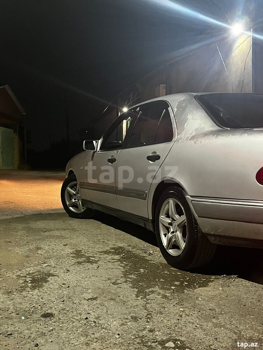 Mercedes E 320, 1996 il (10)
