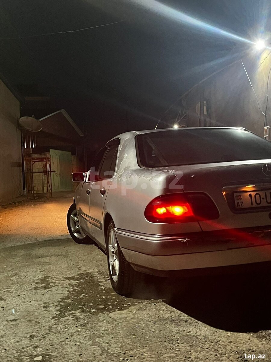 Mercedes E 320, 1996 il (11)