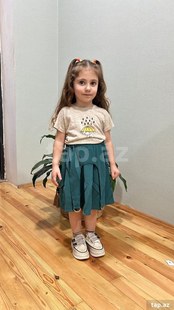 Qız uşağı geyimi dəsti 