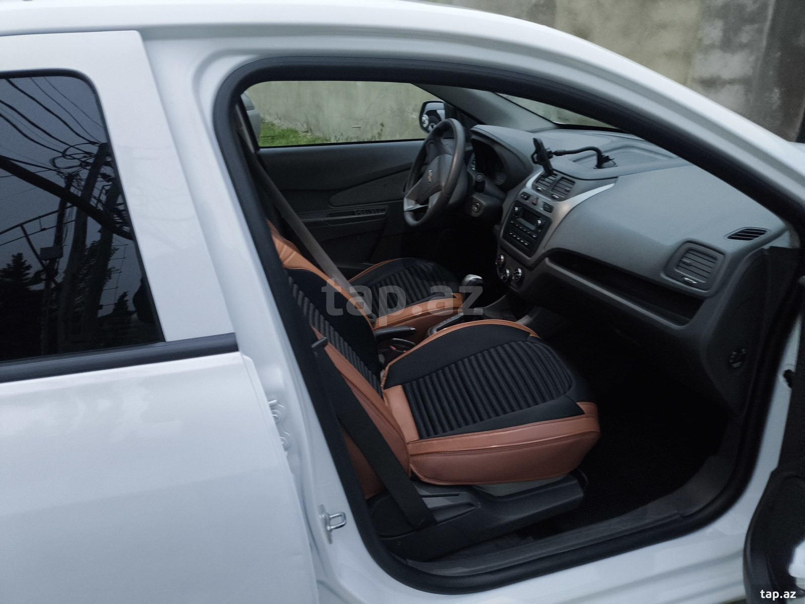 Chevrolet Cobalt, 2024 il (11)
