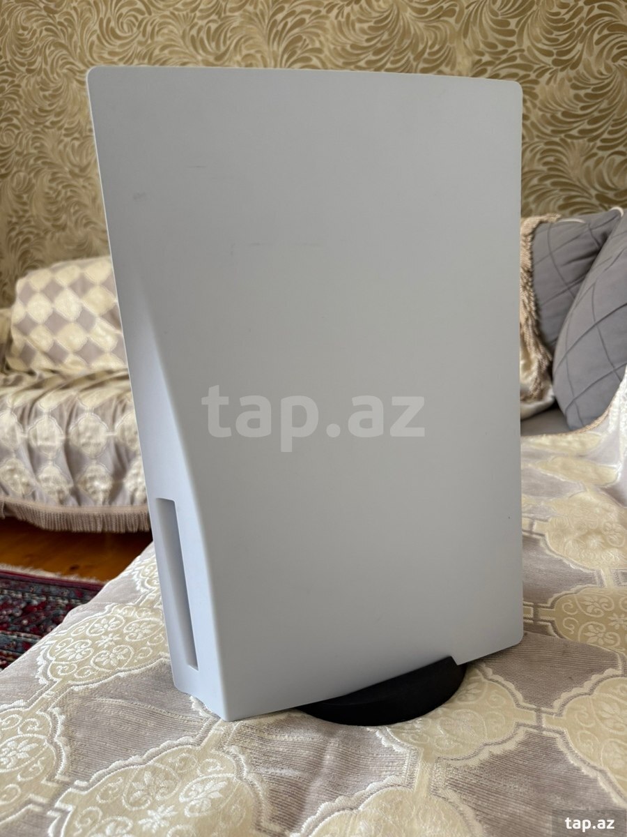 PlayStation 5 825GB