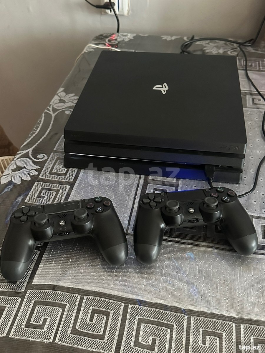 Sony Playstation 4 Pro 1TB (2)